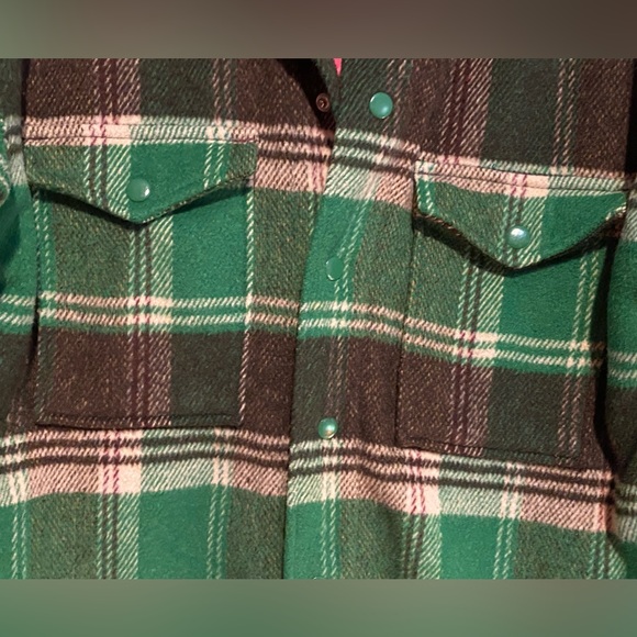 UO like new oversized green plaid flannel jacket w/hot pink quilted lining,Small - Picture 3 of 13